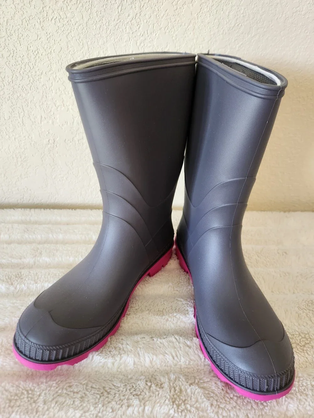 Kamik Classic Stomp Charcoal Magenta Rubber Rain Boots for Kids for Everyday Use
